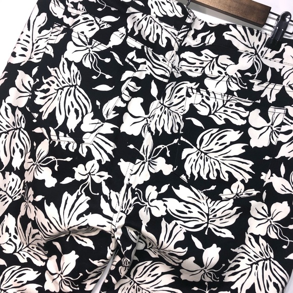 Chaps Navy Blue and White Floral Cropped Pants - Picture 6 of 6